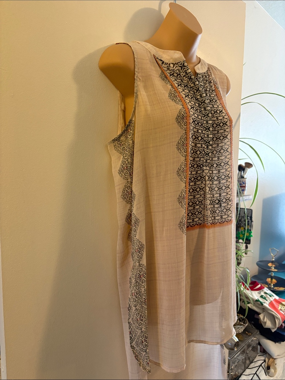 High-low sleeveless tunic with bohemian embroidery from Knox Rose - Medium